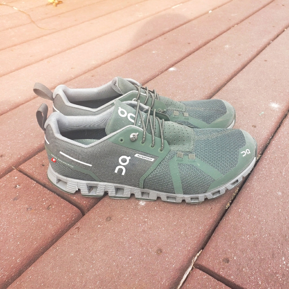 On Cloud Mens size 8.5 Sneakers